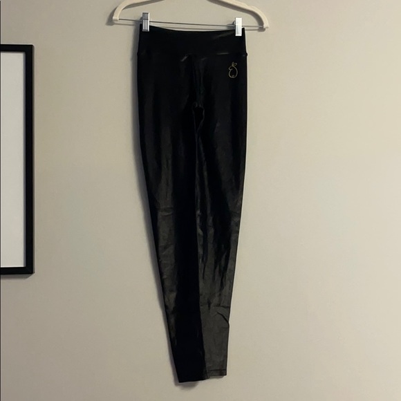 bombshell bunny fitness Pants - Bombshell bunny fitness Booty scrunch shiny black